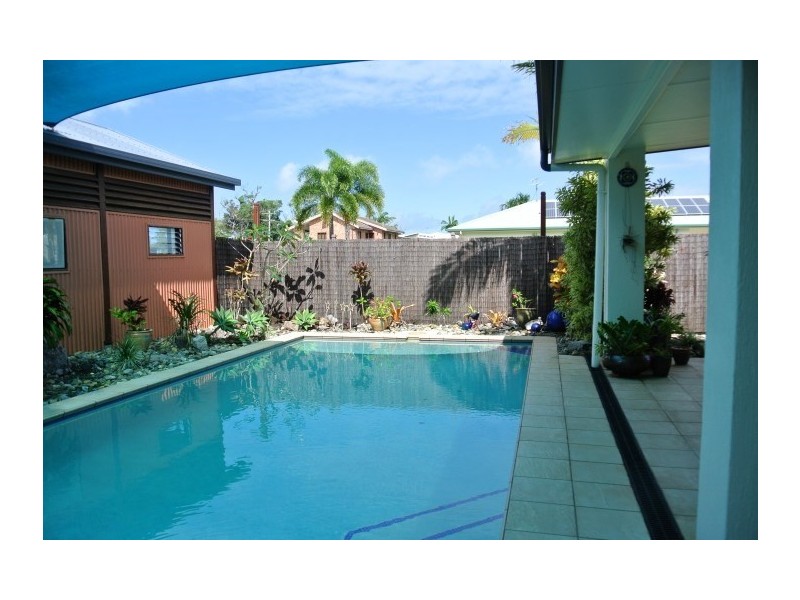 42 Holland Street, Wongaling Beach QLD 4852