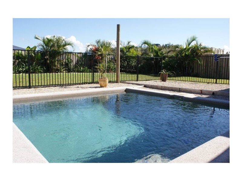 8 Helaconia Court, South Mission QLD 4852