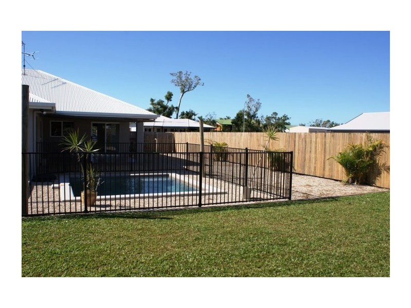 8 Helaconia Court, South Mission QLD 4852