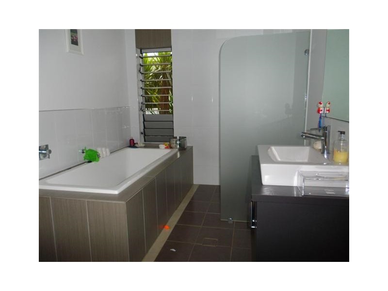 18 Pioneer Street, Bingil Bay QLD 4852