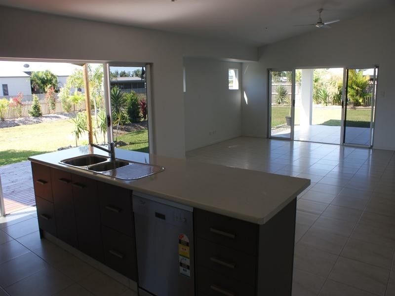 10 Mariner Drive, South Mission QLD 4852