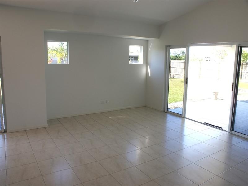 10 Mariner Drive, South Mission QLD 4852