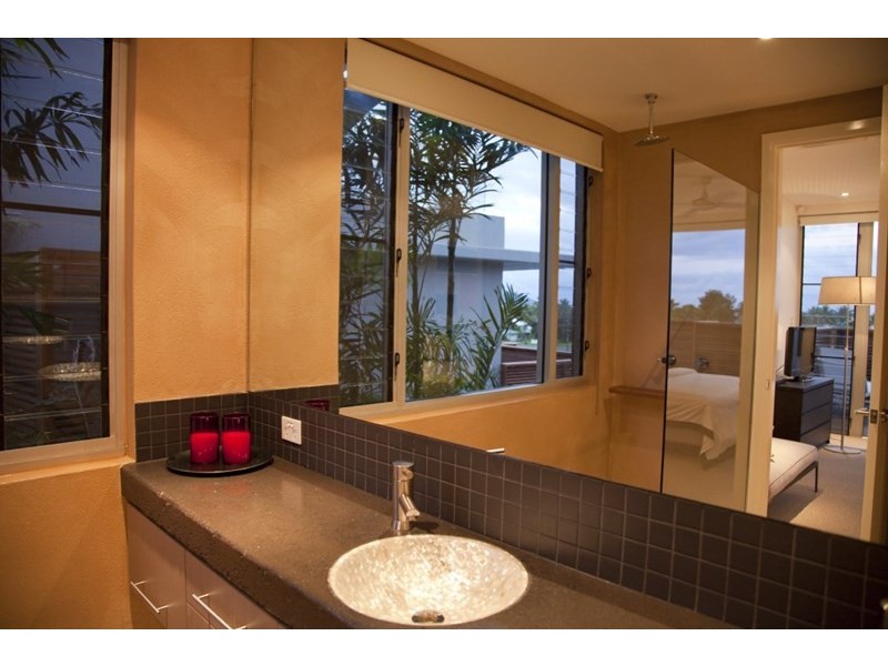 4/2 Coonanglebah Close, Mission Beach QLD 4852