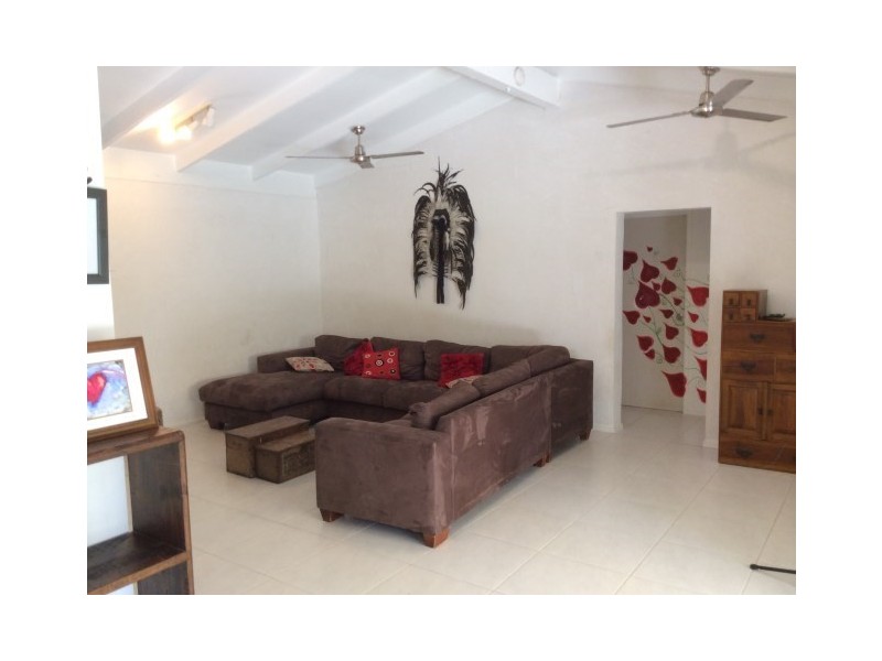 8 Pioneer Street, Bingil Bay QLD 4852