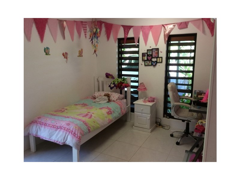 8 Pioneer Street, Bingil Bay QLD 4852