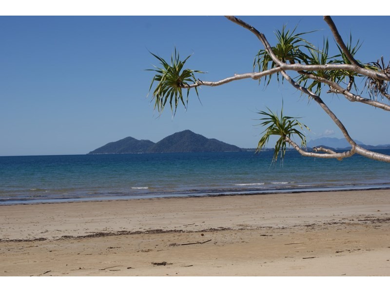 10 Rise Crescent, Mission Beach QLD 4852