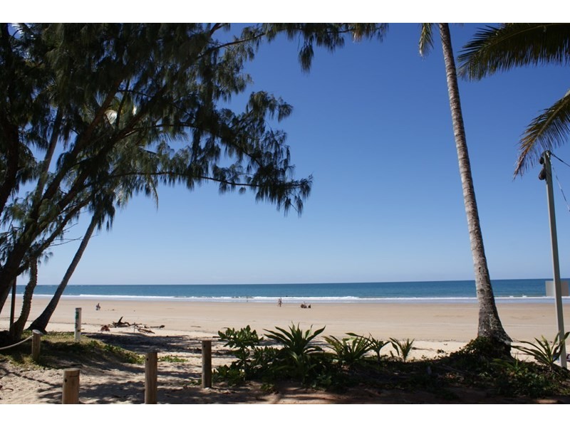 10 Rise Crescent, Mission Beach QLD 4852