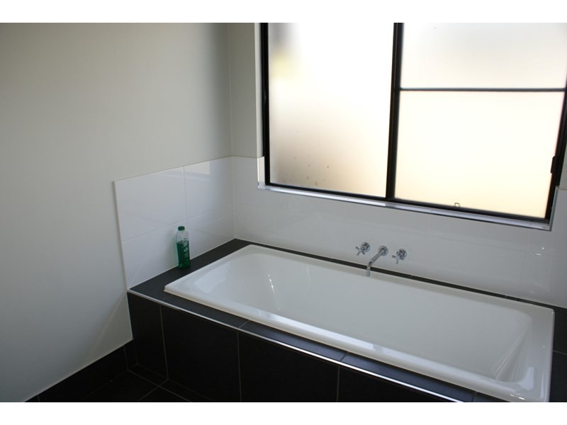 10 Rise Crescent, Mission Beach QLD 4852