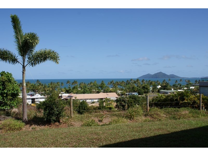 10 Rise Crescent, Mission Beach QLD 4852
