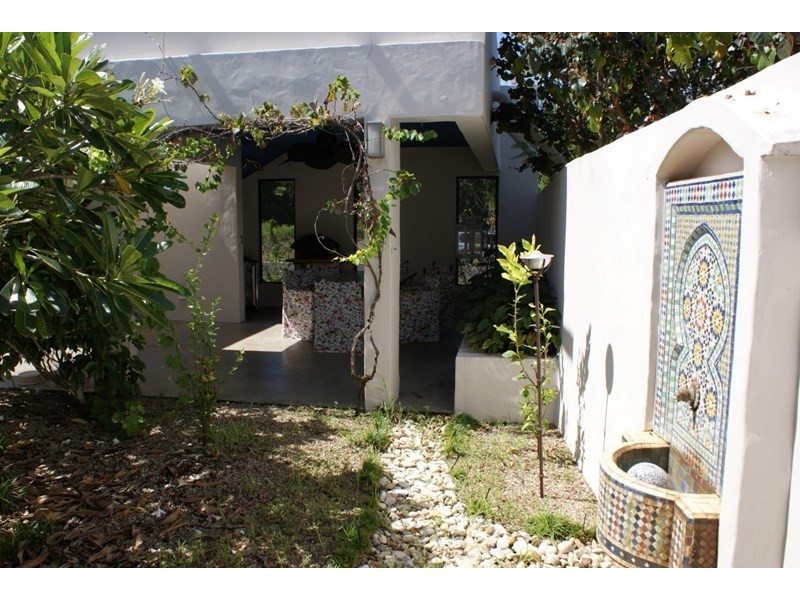 2 Conch Street, Mission Beach QLD 4852