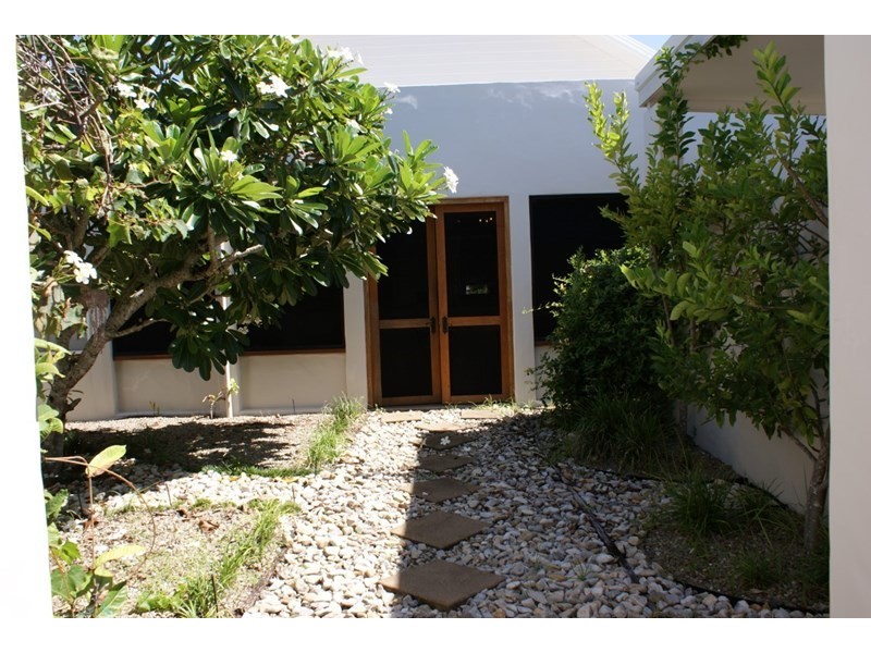 2 Conch Street, Mission Beach QLD 4852