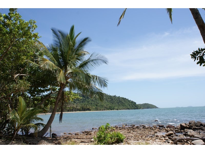 80 Cutten Street, Bingil Bay QLD 4852