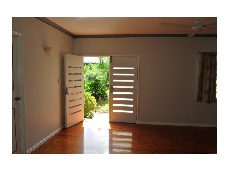 27 Kent Close, Mission Beach QLD 4852