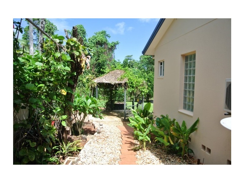 27 Kent Close, Mission Beach QLD 4852