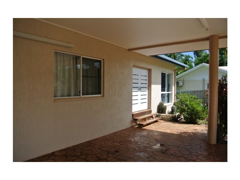 27 Kent Close, Mission Beach QLD 4852