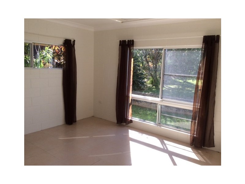 6 Kent Close, Mission Beach QLD 4852