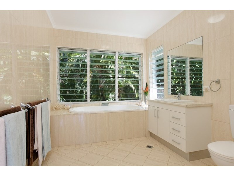 15 Spurwood Close, Wongaling Beach QLD 4852