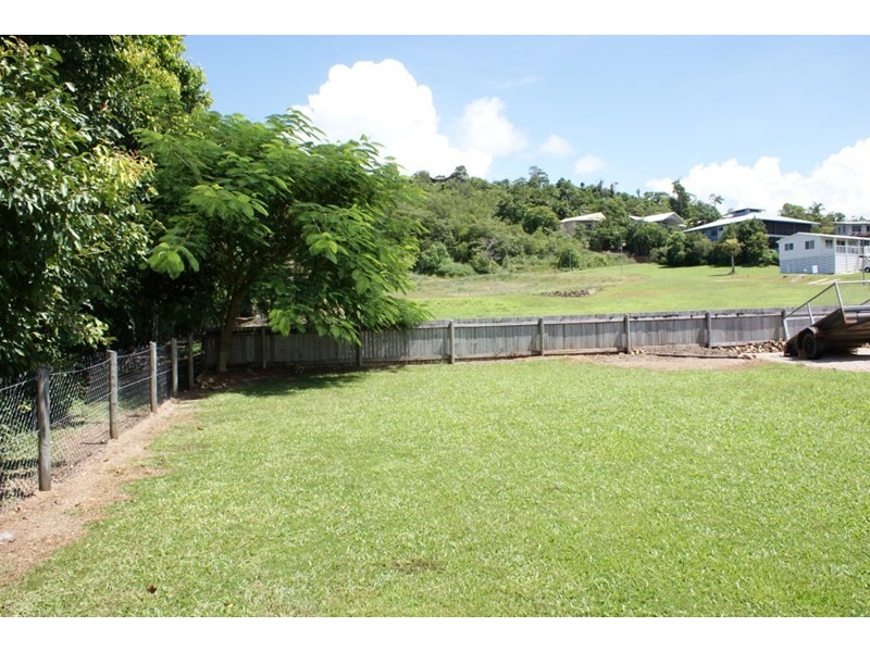 25 Spinnaker Street, South Mission QLD 4852