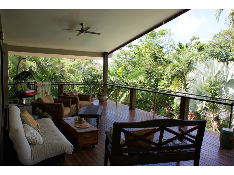 15 Pioneer Street, Bingil Bay QLD 4852