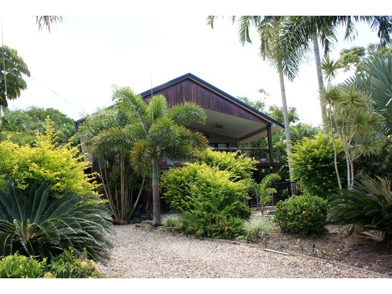 15 Pioneer Street, Bingil Bay QLD 4852