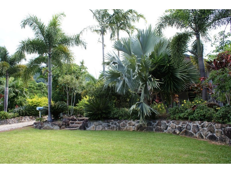 15 Pioneer Street, Bingil Bay QLD 4852