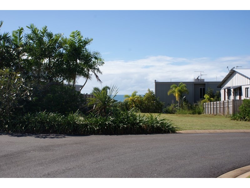 6 Rise Crescent, Mission Beach QLD 4852