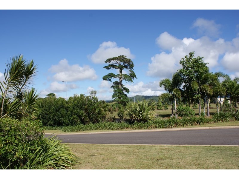 6 Rise Crescent, Mission Beach QLD 4852