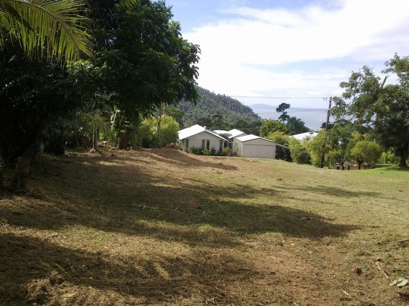 52 Cutten Street, Bingil Bay QLD 4852