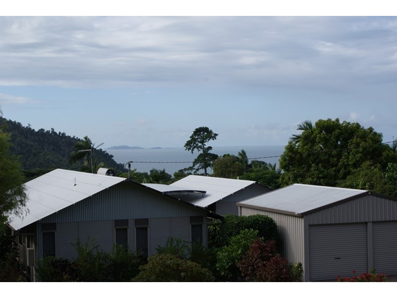 52 Cutten Street, Bingil Bay QLD 4852
