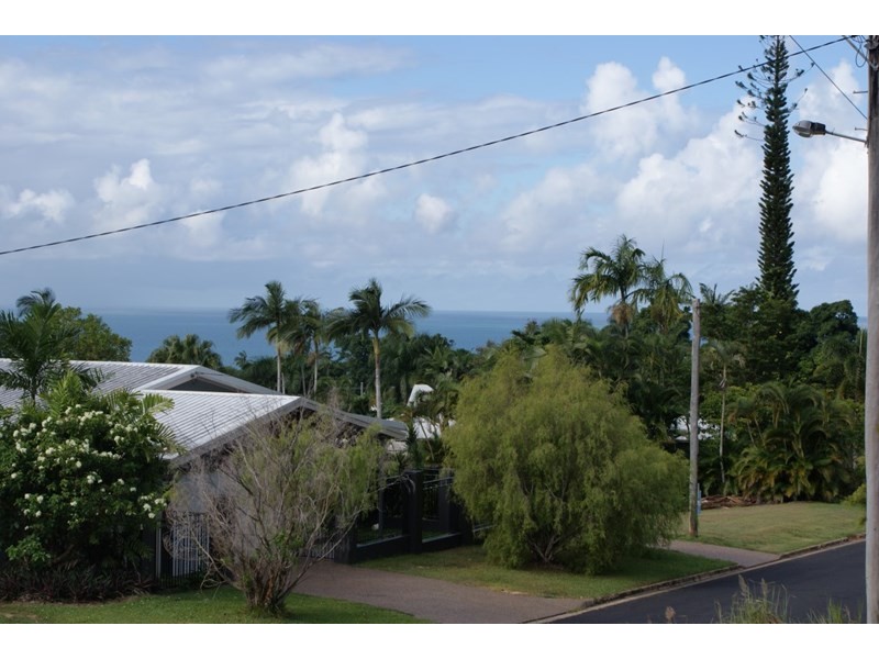 52 Cutten Street, Bingil Bay QLD 4852