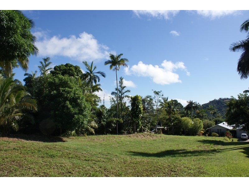 52 Cutten Street, Bingil Bay QLD 4852