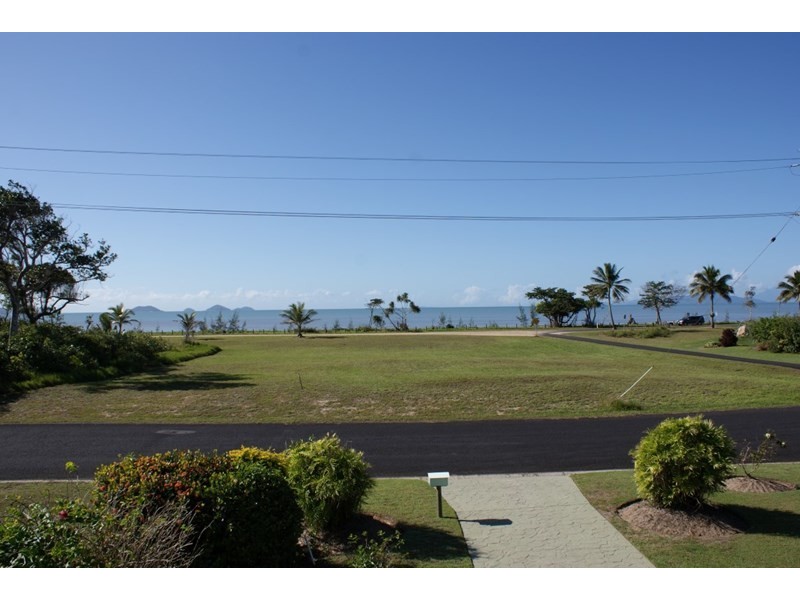 67 Taylor Street, Tully Heads QLD 4854