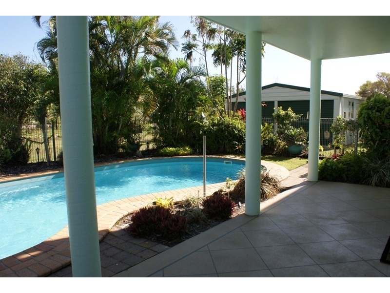 67 Taylor Street, Tully Heads QLD 4854