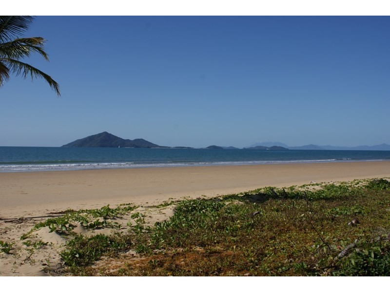 7 Conch Street, Mission Beach QLD 4852