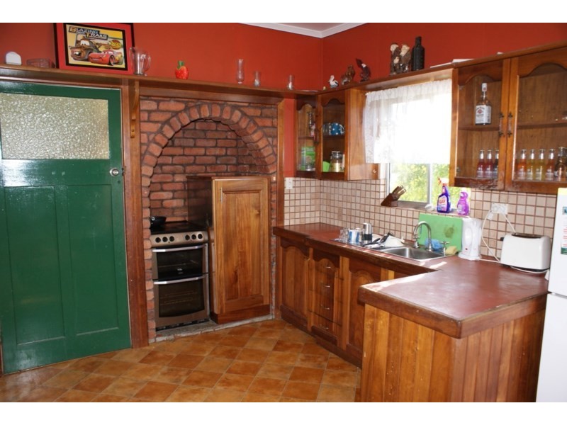 14 Edward Street, Tully QLD 4854