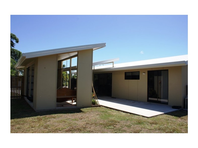 25 Casuarina Crescent, Mission Beach QLD 4852