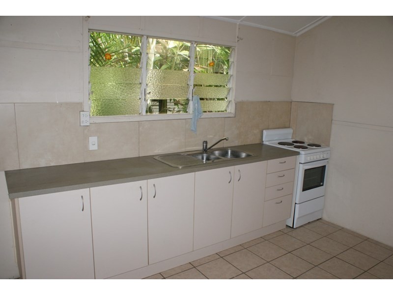 28 Trower Street, Tully QLD 4854