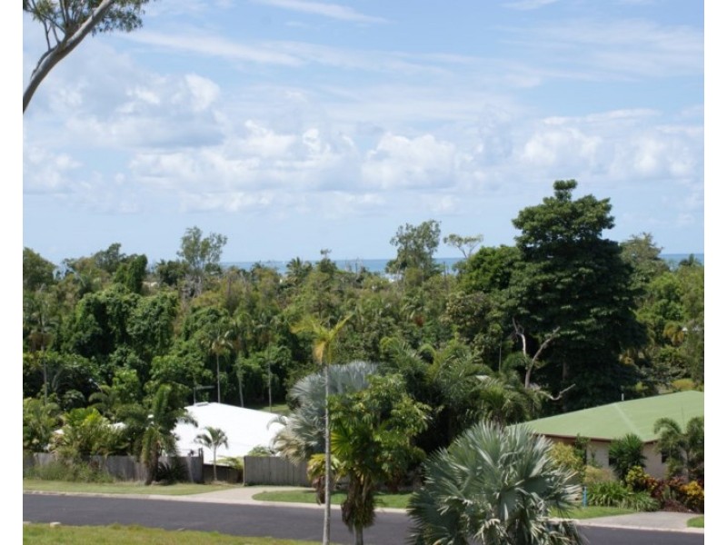 7 Dunkalli Crescent, Wongaling Beach QLD 4852