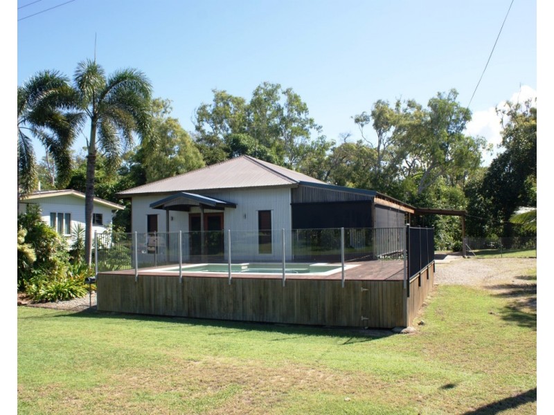 29 Luff Street, Hull Heads QLD 4854