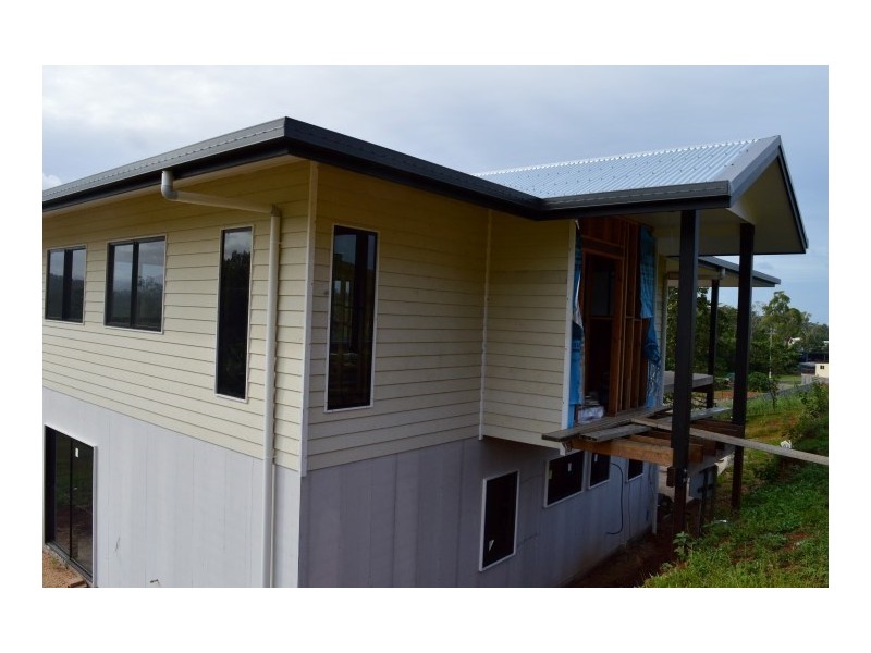 16 Riverside Tce., South Mission QLD 4852