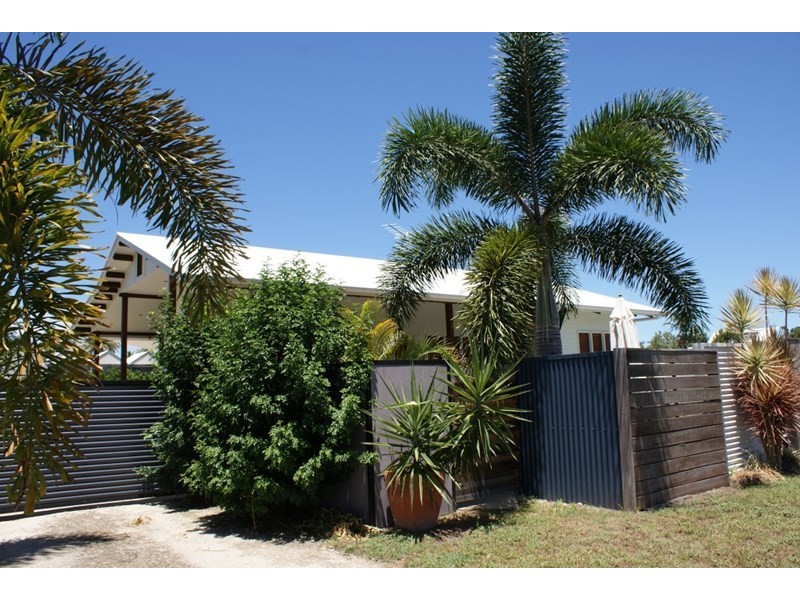 4 Southward Street, Mission Beach QLD 4852