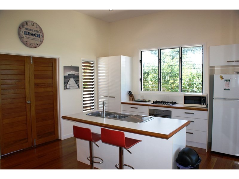 4 Southward Street, Mission Beach QLD 4852