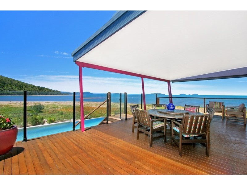 4 Luff Street, Hull Heads QLD 4854