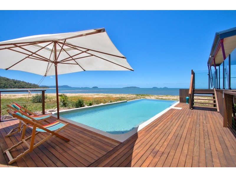 4 Luff Street, Hull Heads QLD 4854