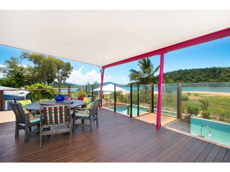 4 Luff Street, Hull Heads QLD 4854