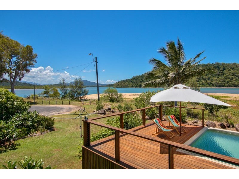 4 Luff Street, Hull Heads QLD 4854