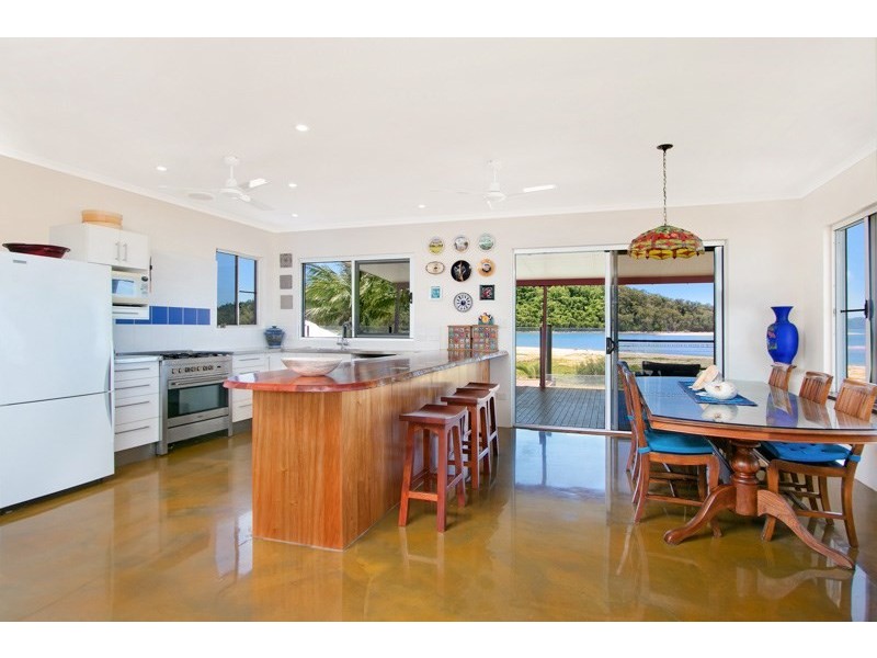 4 Luff Street, Hull Heads QLD 4854