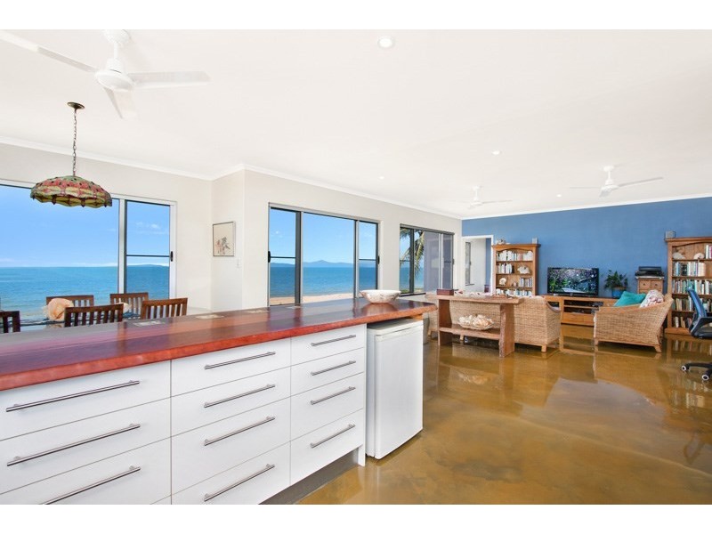 4 Luff Street, Hull Heads QLD 4854