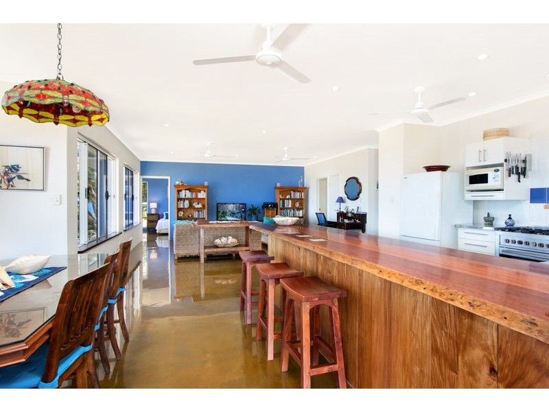 4 Luff Street, Hull Heads QLD 4854