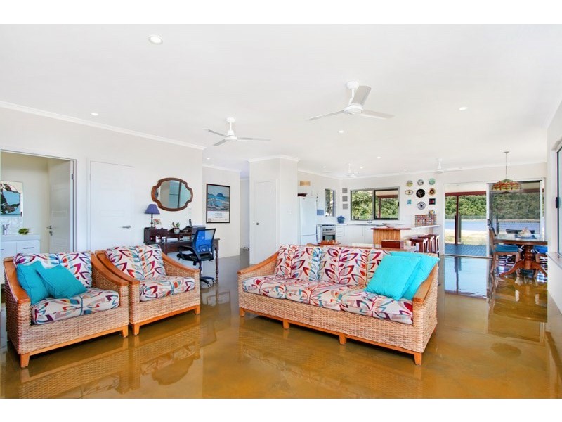 4 Luff Street, Hull Heads QLD 4854